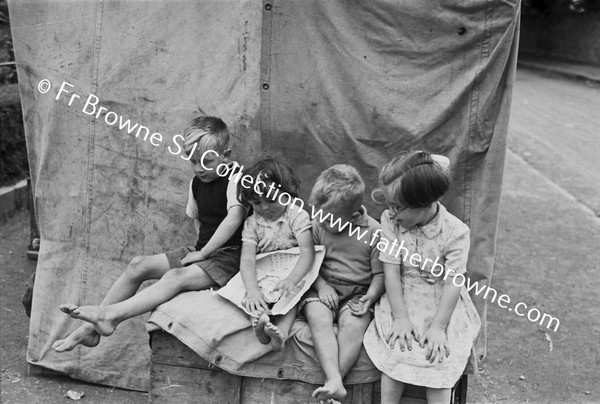 PHOTOGRAPHING A GROUP OF CHILDREN